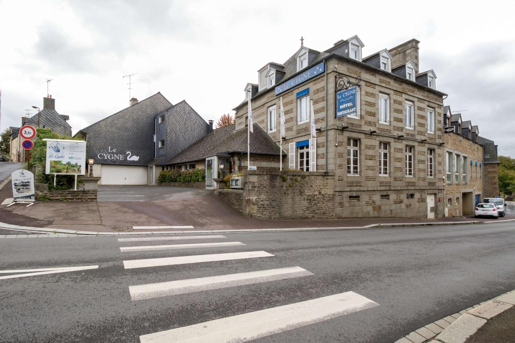 Brit Hotel Le Cygne Saint-Hilaire-du-Harcouët Exterior foto